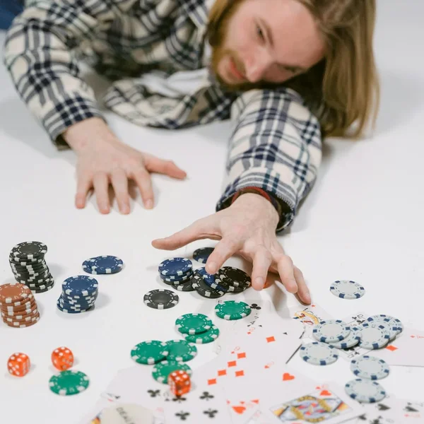 伟德体育棋牌游戏